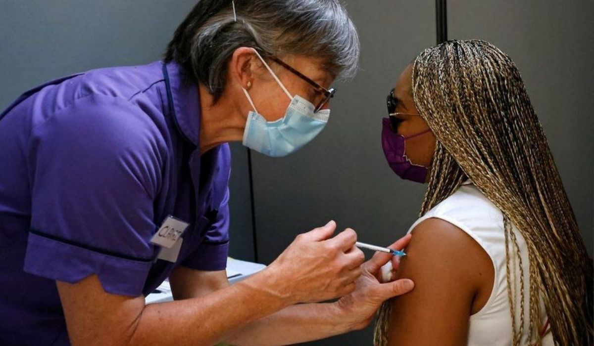 Covid: Vaccine offered to all UK adults, says government